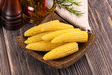 Canned baby mini corn cob