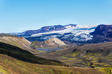 Obraz premium Scenic breathtaking view to the volcano of Eyjafjallajökull glacier with Thórsmörk valley and interior volcanic grassy nature when hiking Laugavegur trail on summer beautiful day on Iceland.