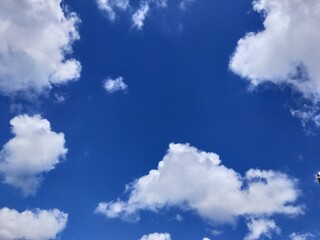 Obraz premium blue sky with white clouds