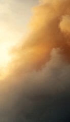 Obraz premium Golden clouds lit by the setting sun create a dramatic and beautiful sky.