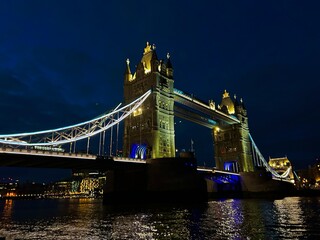 Obraz premium tower bridge at night