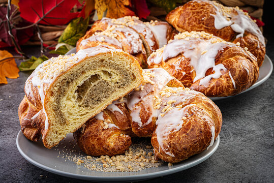 rogal, rogal świętomarciński, jedzenie, posiłek, pieczone, ciasta, śniadanie, deser, słodki
