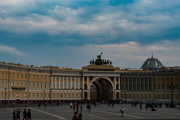 Central square of St. Petersburg with the Alexander Column, in memory of the victory over Napoleon's army.