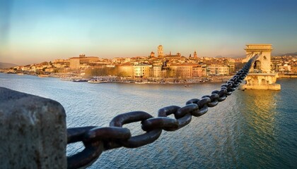 Naklejka premium Great chains holding back a great city