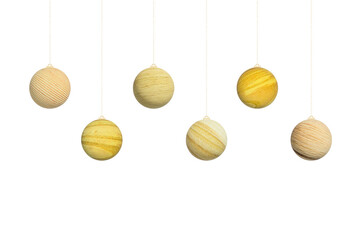 黄色い木目柄の丸い球体がチェーンに繋がれたオブジェのアソート