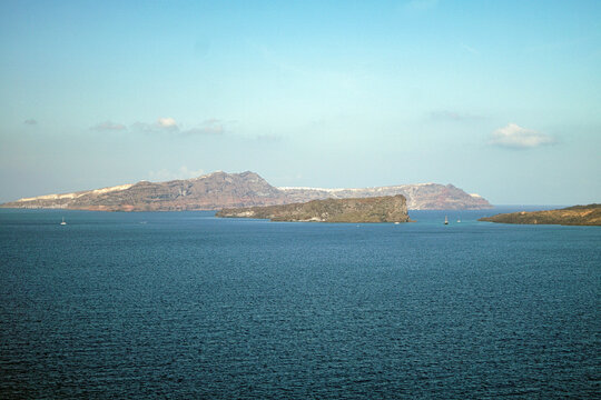 Vista panoramica delle isole di Thirasia Nea Kameni Palia Kameni dall'isola di  Santorini