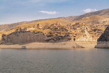 Hasankeyf is a district of Batman province. It is a historical district whose two sides are separated by the Tigris. It was declared a natural protected area in 1981. 