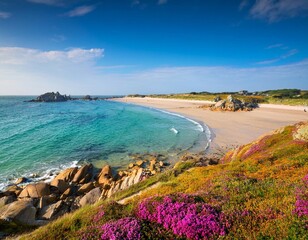 Fototapeta premium badestrand am meer im sommer tregastel bretagne frankreich