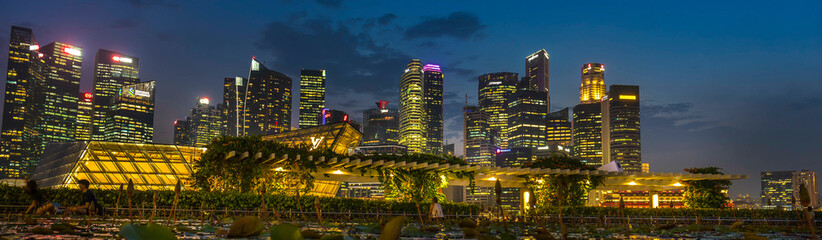 Obraz premium Singapore skyline at the Marina at night, Singapore, Southeast Asia, 