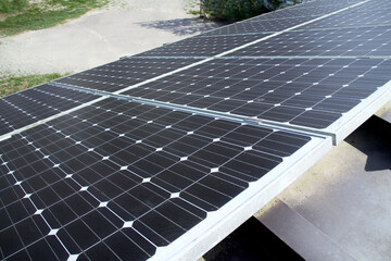 Solarzellen auf einem Dach für Solar- und Sonnenenergie