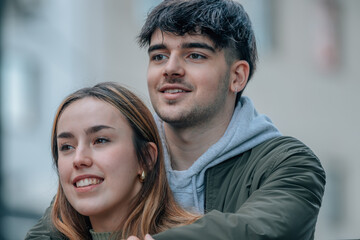 Obraz premium wedding couple hugging on the street