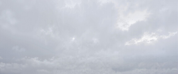 Obraz premium Overcast sky with gray clouds and subtle light