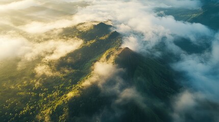Obraz premium Serene Mountain Landscape Shrouded in Mist