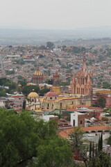 Obraz premium panoramic view of old town and cathedral in San Miguel de Allende, Mexico