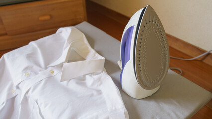 ワイシャツのアイロンがけ　イメージ