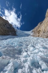Obraz premium Majestic Glacier on High Mountain Viewpoint