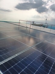 Solar cells, clean energy, reduce carbon dioxide emissions
