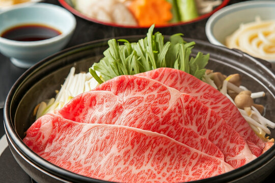 日本の伝統料理すきやき