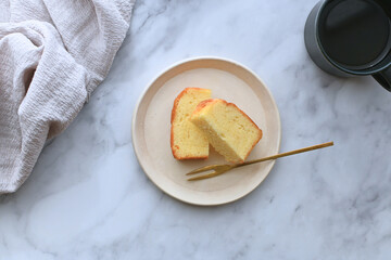 アフタヌーンティーにパウンドケーキを