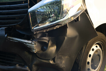 Schäden an einem Auto nach dem Unfall