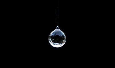 Dynamic Water Droplets Isolated on Black Background – High-Speed Captures, Ripples, Splashes, and Mist in Elegant Motion