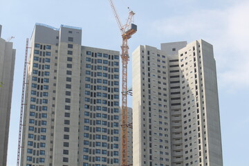 Images explaining the solidity and high-rise design of Korean apartments and the points of life