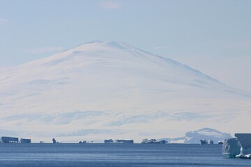 Mountain, icebergs and drift ice in the Ross Sea, Antarctica © harada