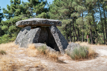 Anta da Fonte Coberta em Alijó, um tesouro pré-histórico em harmonia com a beleza natural de...
