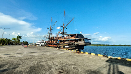 Fototapeta premium ship in the port