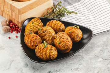 Baked baby potato with thyme