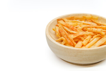 Pile of wonton chips in a wooden bowl