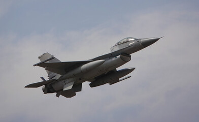 f 16 fighter jet