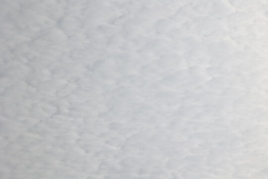 Couche nuageuse qui cr&eacute;e une texture blanche