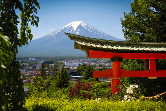 Torii gate to chureito pagoda - Fujiyoshida, Japan