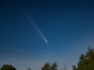 Comet Tsuchinshan ATLAS C 2023 A3 on the sky seen around Germany on the 15. October 2024. The tail is very long and visible during the night. Astrophotography in Europe.