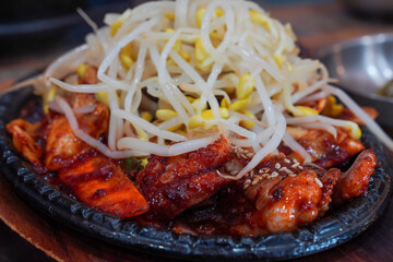 Spicy octopus and bean sprouts