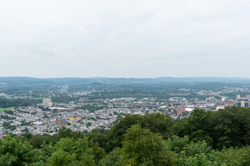 Naklejka premium A scenic overview of Reading, Pennsylvania from atop the Pagoda Mountain.