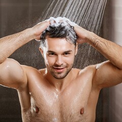 Naklejka premium handsome Caucasian man washing his hair, AI generated
