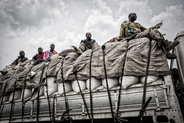 Artisanal Coltan - manganese - cobalt mining in Mudere mine under control of Nyatura militia, town...