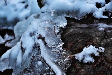 岐阜県の唐津市にある観音の滝の冬