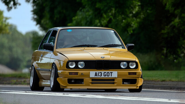 1991 yellow BMW 3 series 325i