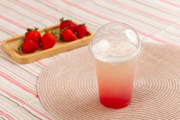 suco de laranja com morango