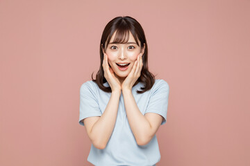顔を触る女性, 驚き, 喜び, サプライズ