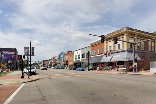 Sept., 19, 2024, Lenoir City, TN: Streetscape of Broadway (Main Street) at Kinstston St. with close up of La Michoacana ice cream shop..