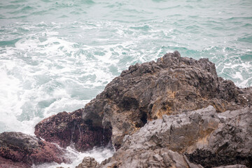 태풍이 다가오는 대한민국 동해안 후포항의 바닷가 갯바위와 방파제, 테트라포트,
