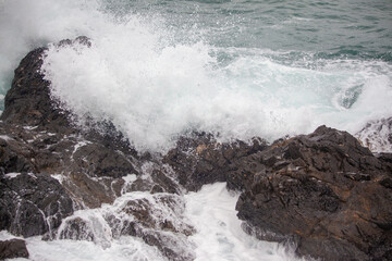 태풍이 다가오는 대한민국 동해안 후포항의 바닷가 갯바위와 방파제, 테트라포트,
