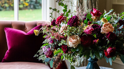 Obraz premium Beautiful autumn flowers bouquet, autumnal botanical home decor and floral arrangement, English countryside style and florist design for floral shop, flower arranging workshop or classes idea