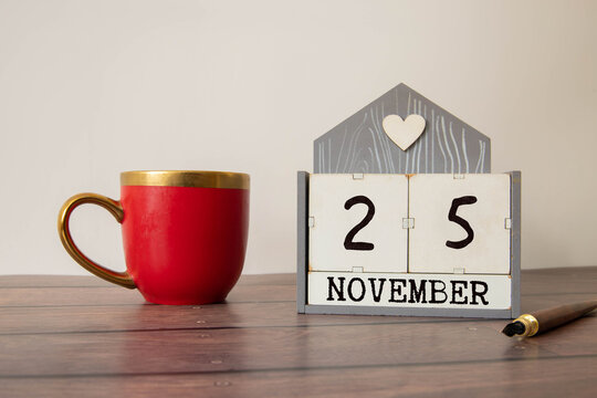November 25, Date design with calendar cube