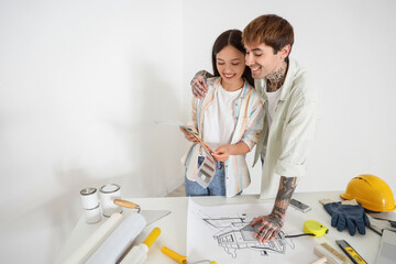 Obraz premium Young couple with fabric samples during repair in their new house