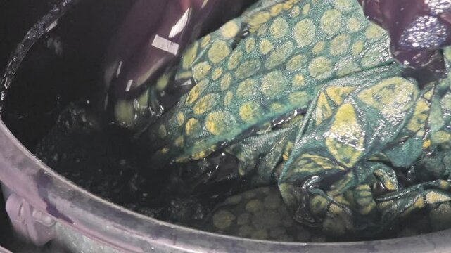 How to dye indigo fabric with wax painting